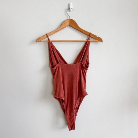 ASTR • Twist Front Thong Bodysuit in Coral Cedar - Picture 7 of 15